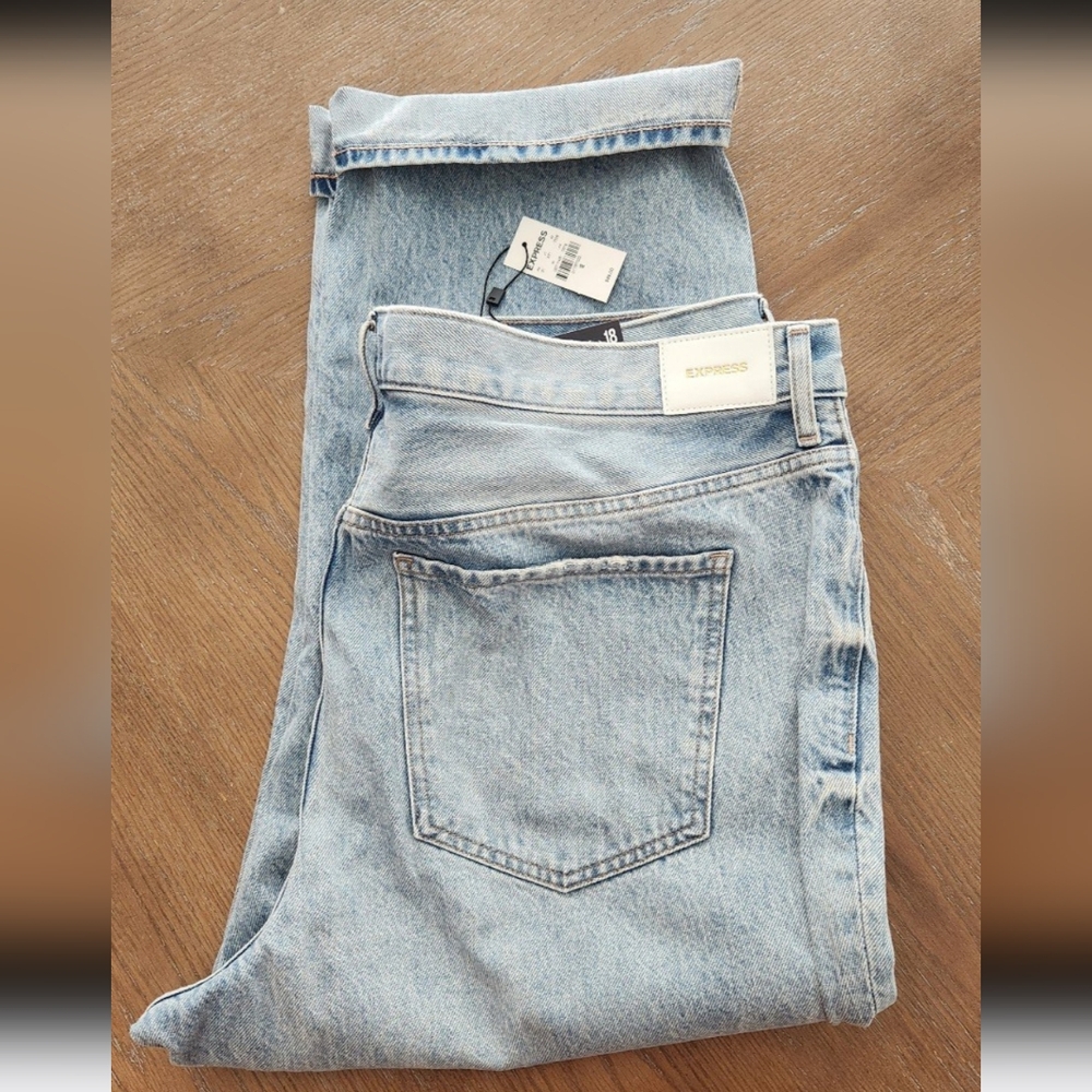 Express high waist light wash distressed ankle jean size 18